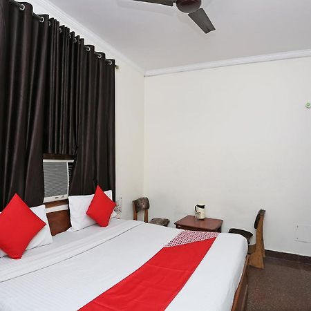 Oyo 8188 Vardhmaan Inn Delhi  Dış mekan fotoğraf
