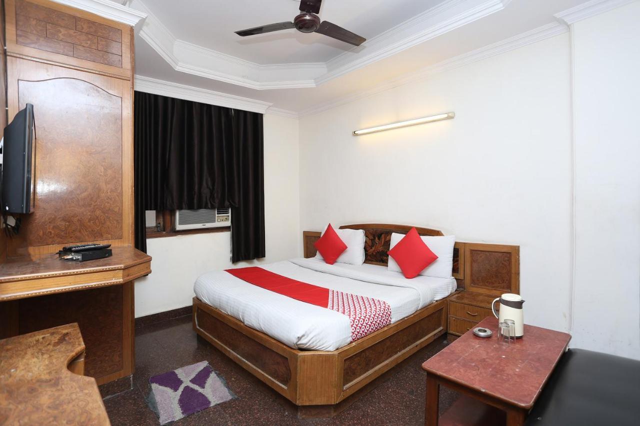Oyo 8188 Vardhmaan Inn Delhi  Dış mekan fotoğraf