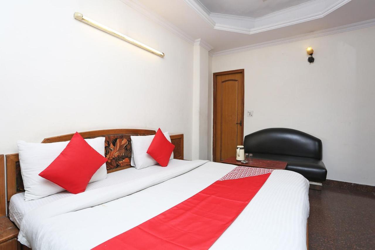 Oyo 8188 Vardhmaan Inn Delhi  Dış mekan fotoğraf