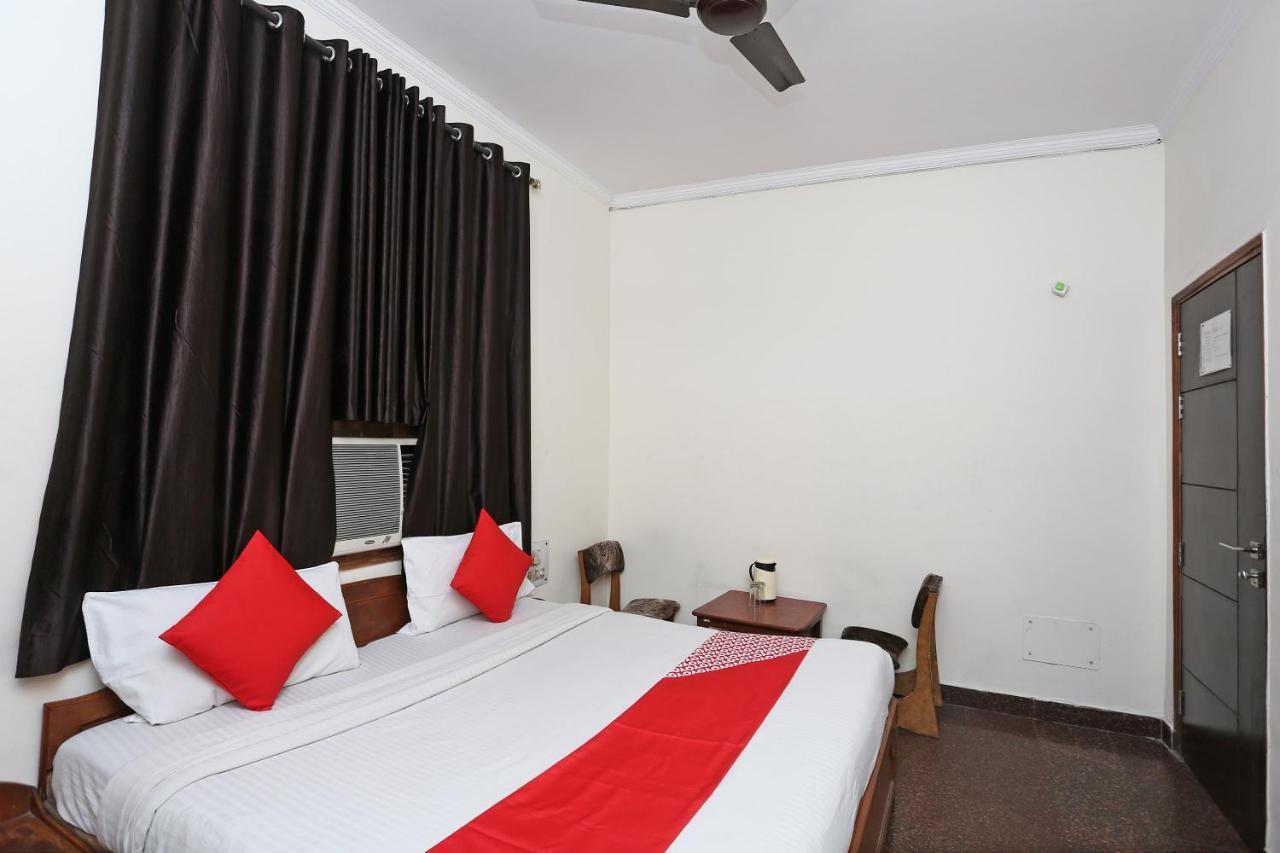 Oyo 8188 Vardhmaan Inn Delhi  Dış mekan fotoğraf