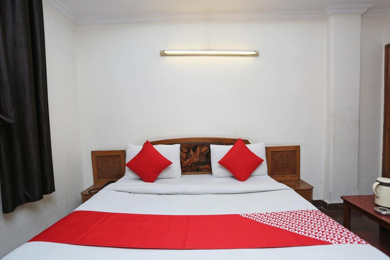 Oyo 8188 Vardhmaan Inn Delhi  Dış mekan fotoğraf