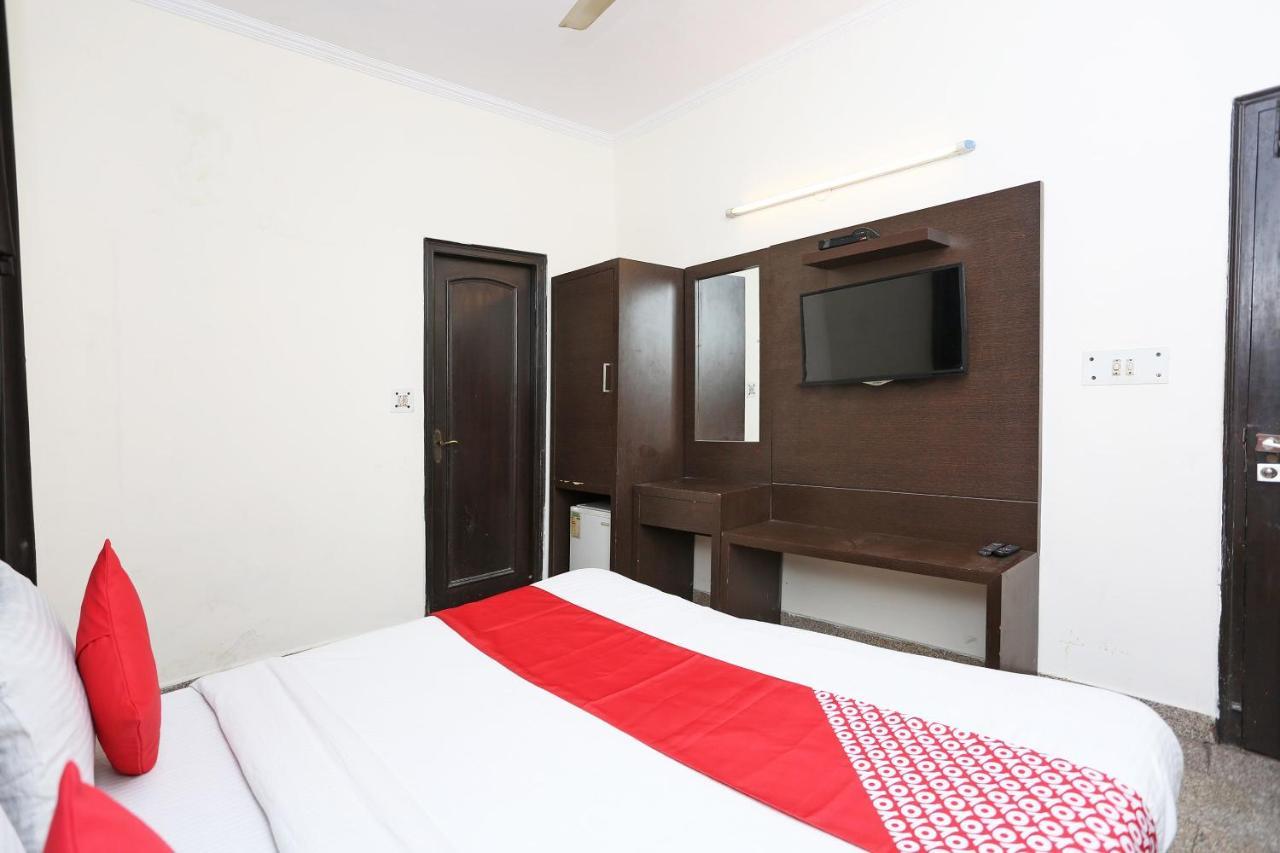 Oyo 8188 Vardhmaan Inn Delhi  Dış mekan fotoğraf
