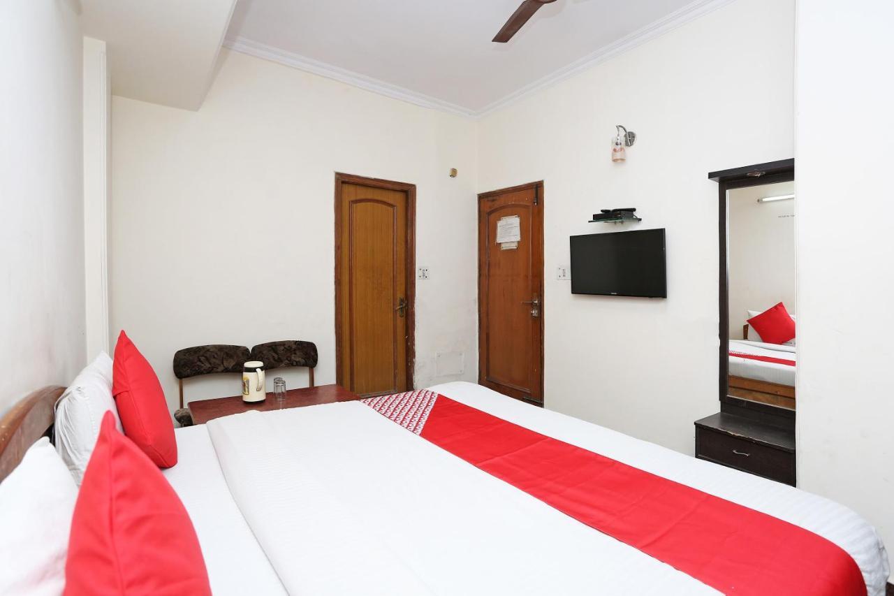Oyo 8188 Vardhmaan Inn Delhi  Dış mekan fotoğraf