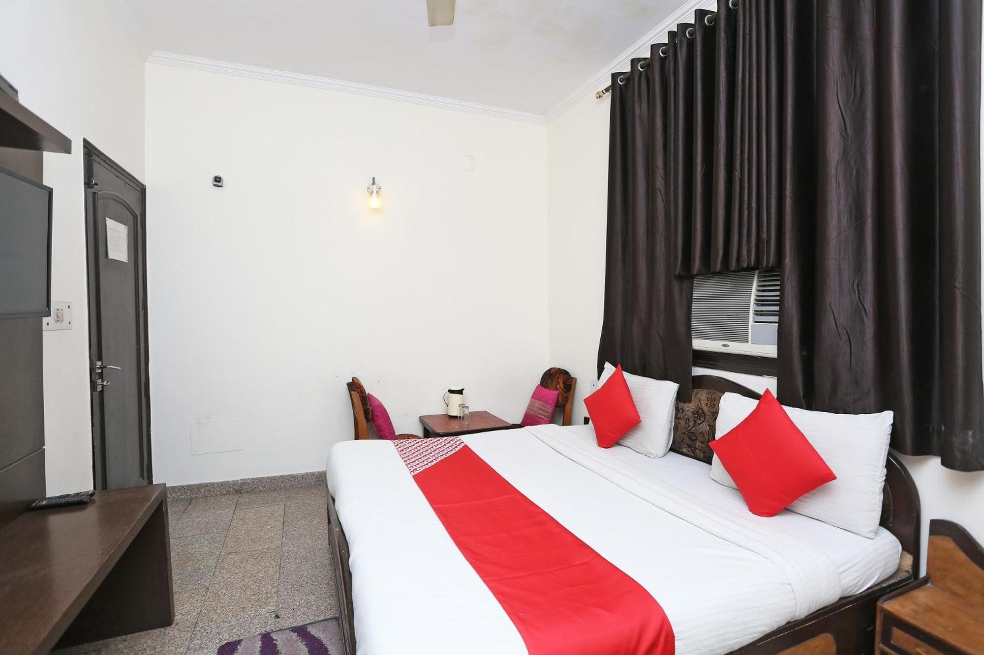 Oyo 8188 Vardhmaan Inn Delhi  Dış mekan fotoğraf