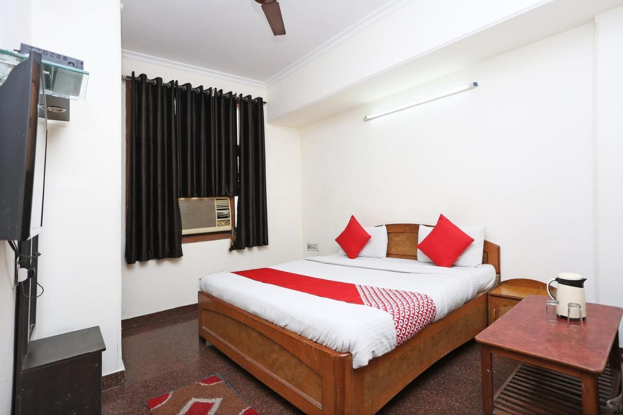 Oyo 8188 Vardhmaan Inn Delhi  Dış mekan fotoğraf