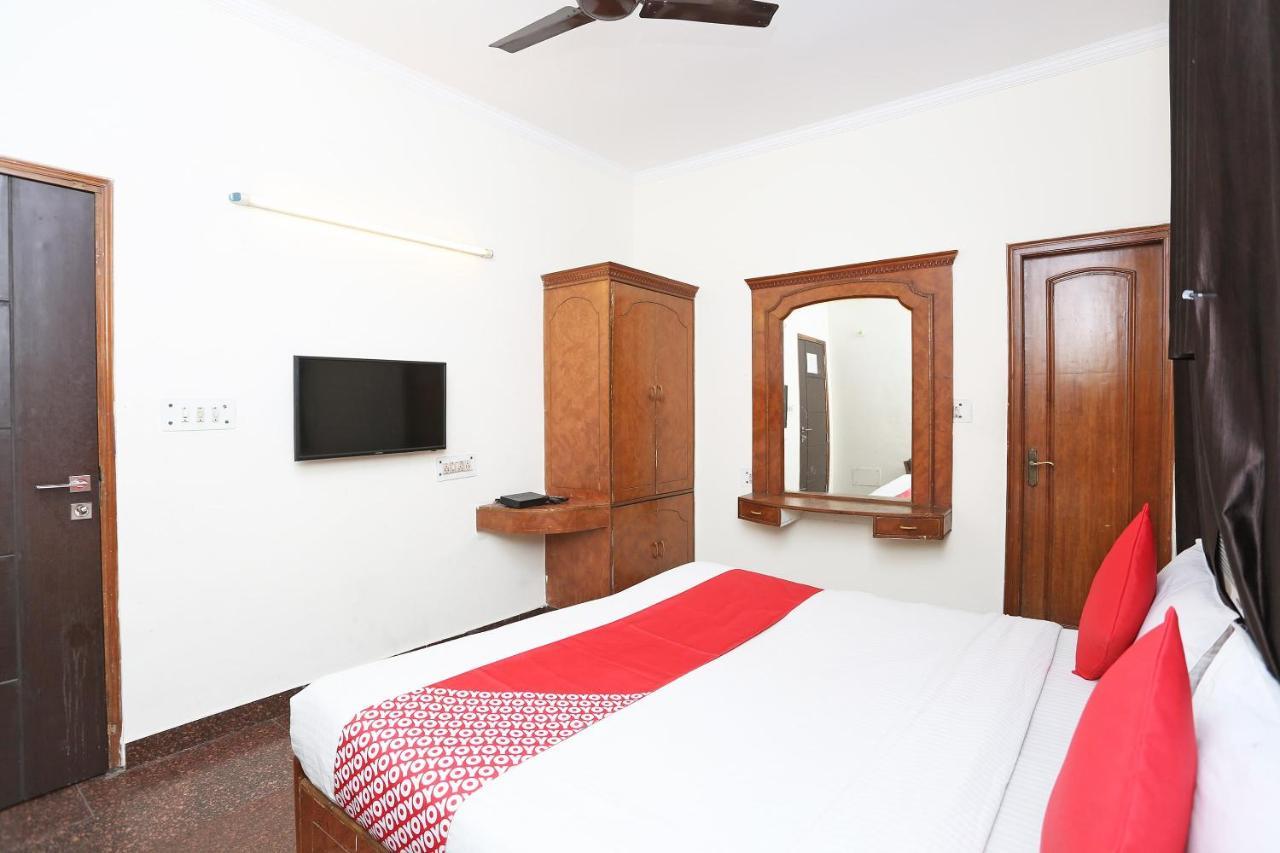 Oyo 8188 Vardhmaan Inn Delhi  Dış mekan fotoğraf
