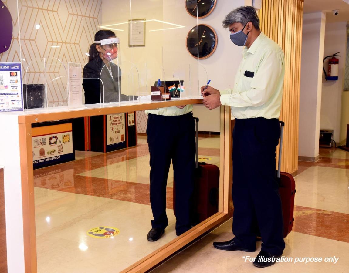 Oyo 8188 Vardhmaan Inn Delhi  Dış mekan fotoğraf