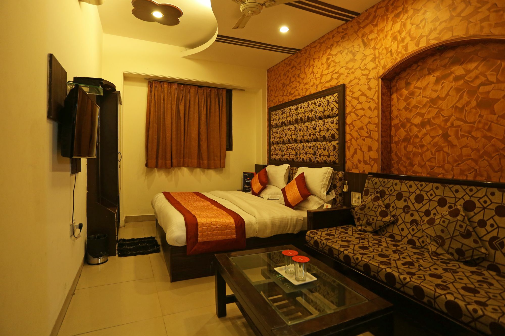 Oyo 8188 Vardhmaan Inn Delhi  Dış mekan fotoğraf